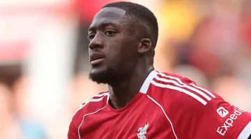 دموع إبراهيم كوناتي.. سر العودة إلى ليفربول وتفاصيل لقاء نيوكاسل الصعب بالدوري الإنجليزي